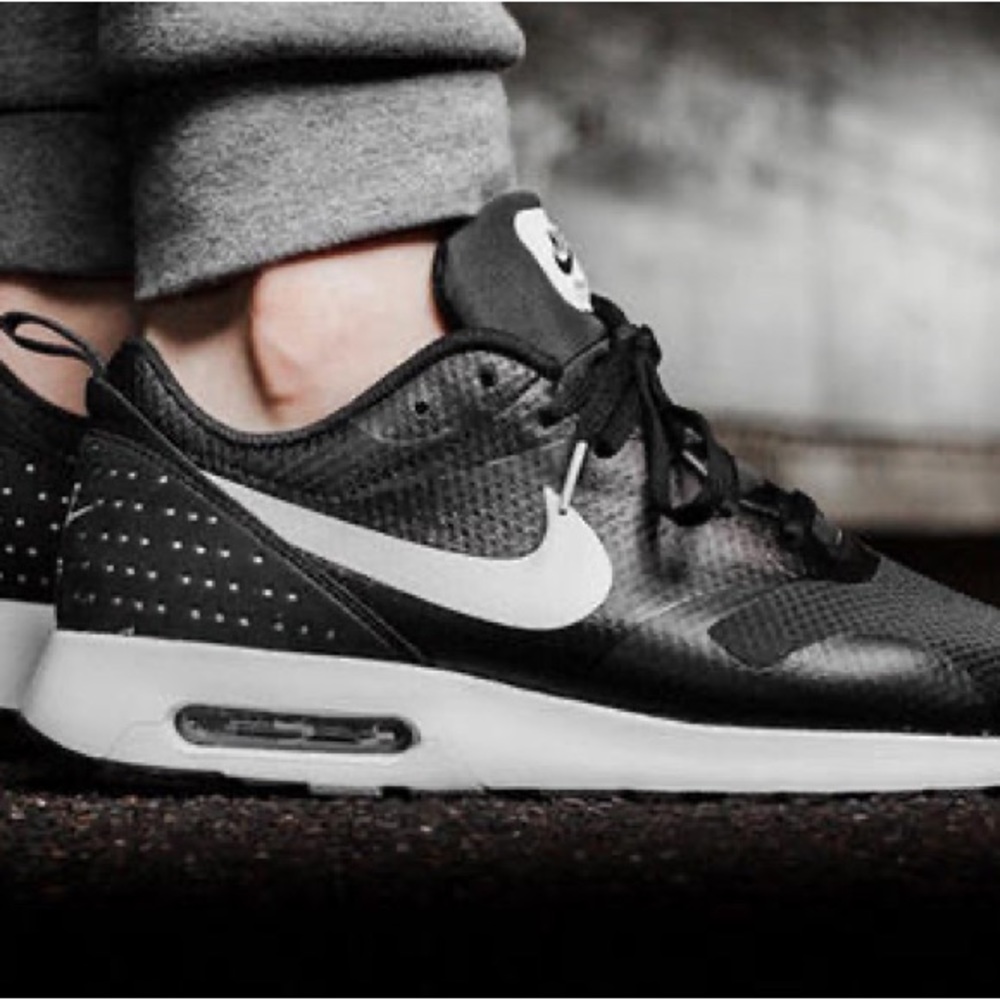 Black Nike Shoes